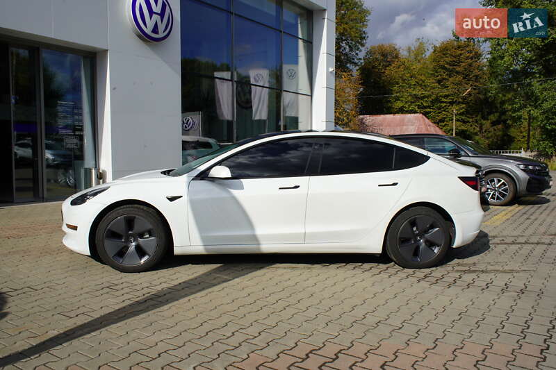 Седан Tesla Model 3 2022 в Житомирі