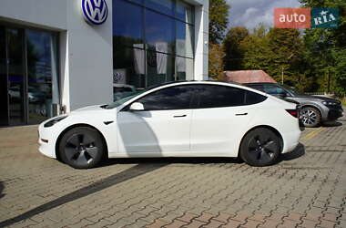 Седан Tesla Model 3 2022 в 