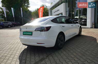 Седан Tesla Model 3 2022 в 