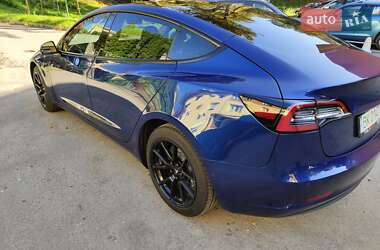 Седан Tesla Model 3 2022 в 