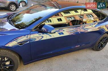 Седан Tesla Model 3 2022 в 