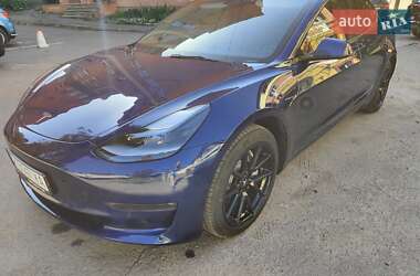 Седан Tesla Model 3 2022 в 