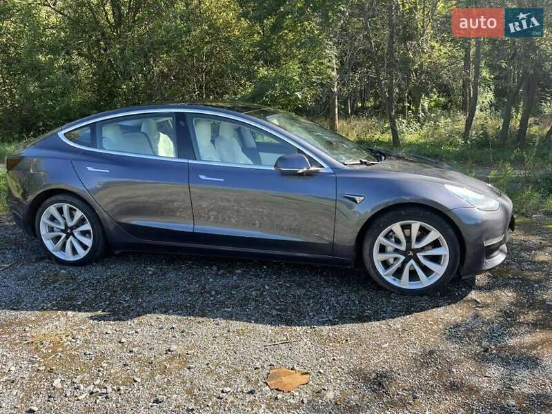 Tesla Model 3 2020