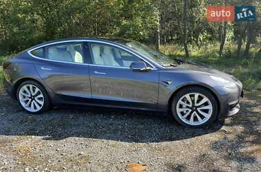 Седан Tesla Model 3 2020 в 