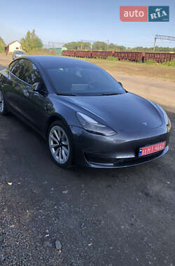 Седан Tesla Model 3 2022 в 