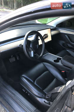 Седан Tesla Model 3 2022 в 