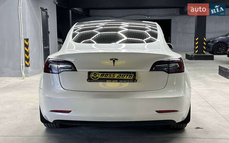 Седан Tesla Model 3 2019 в Чернівцях