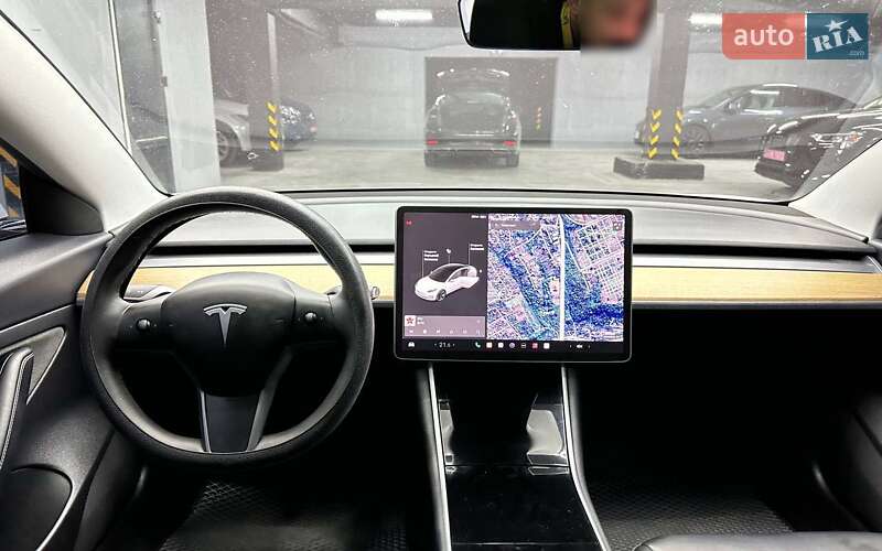 Седан Tesla Model 3 2019 в Чернівцях