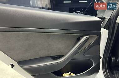 Седан Tesla Model 3 2019 в 