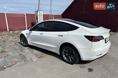 Седан Tesla Model 3 2022 в 