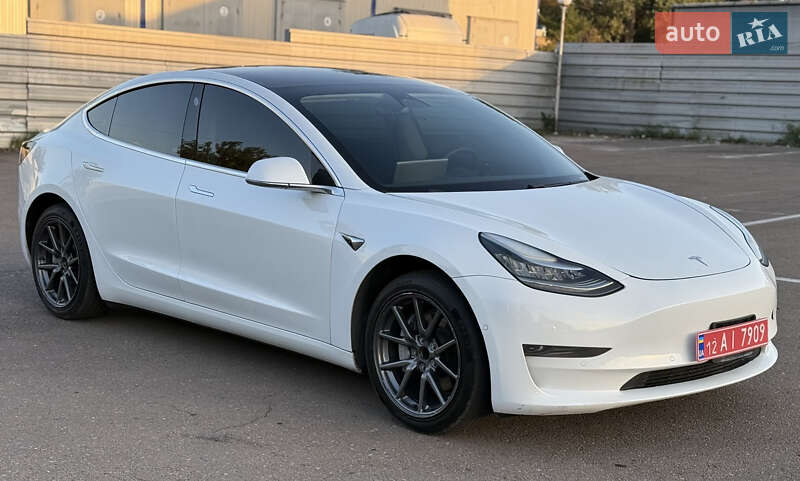 Седан Tesla Model 3 2020 в Рівному