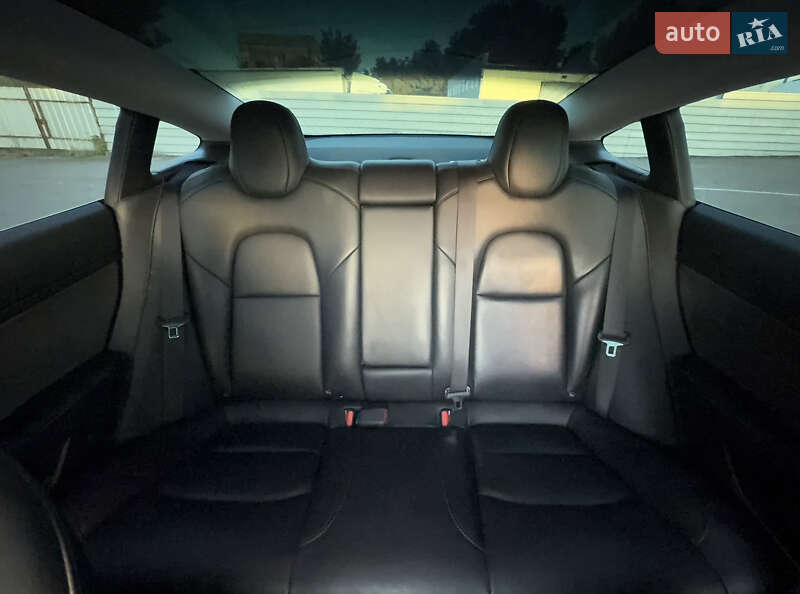 Седан Tesla Model 3 2020 в Рівному