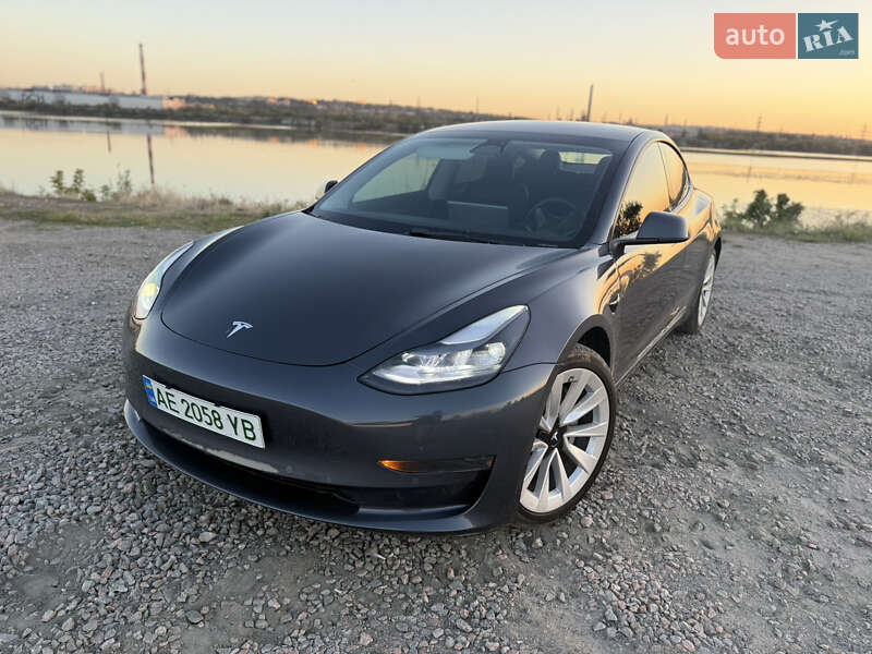 Седан Tesla Model 3 2022 в 