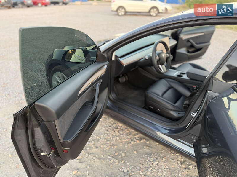 Седан Tesla Model 3 2022 в Дніпрі