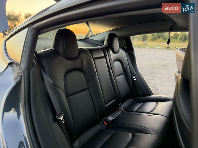 Седан Tesla Model 3 2022 в Дніпрі