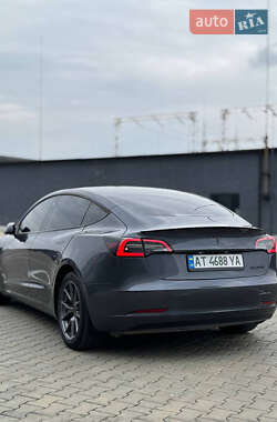 Седан Tesla Model 3 2023 в 