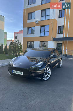 Седан Tesla Model 3 2018 в Рівному