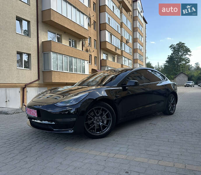 Седан Tesla Model 3 2021 в Ивано-Франковске