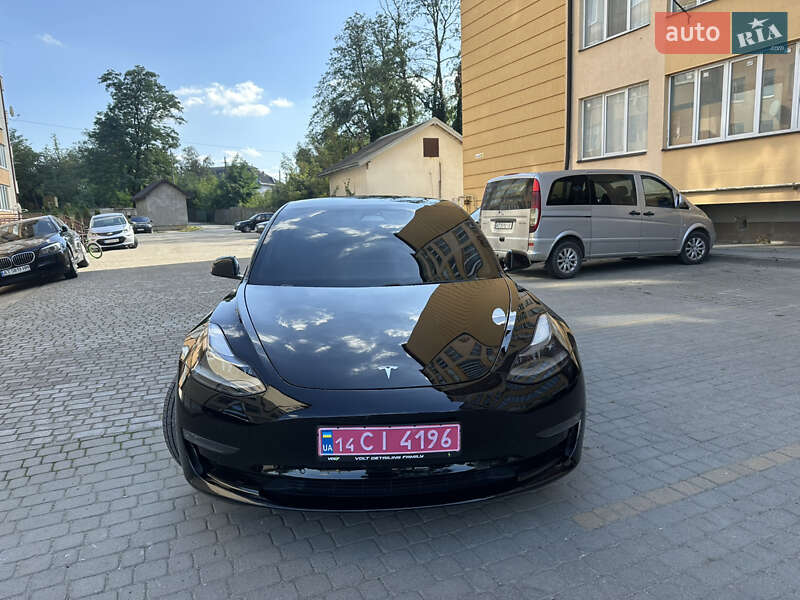 Седан Tesla Model 3 2021 в Івано-Франківську