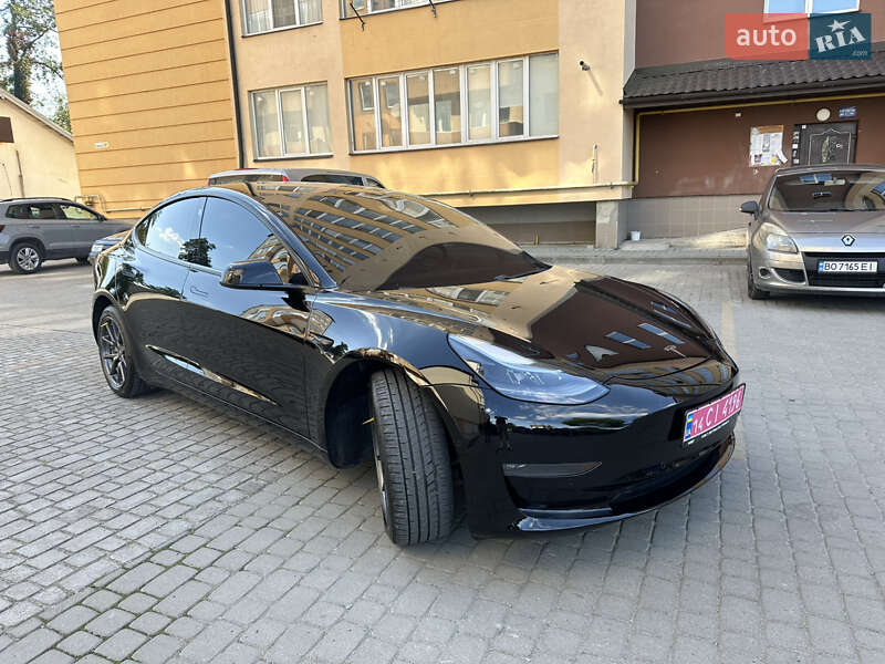 Седан Tesla Model 3 2021 в Ивано-Франковске