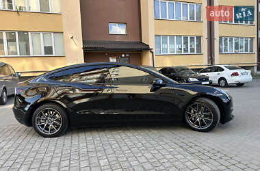Седан Tesla Model 3 2021 в Ивано-Франковске