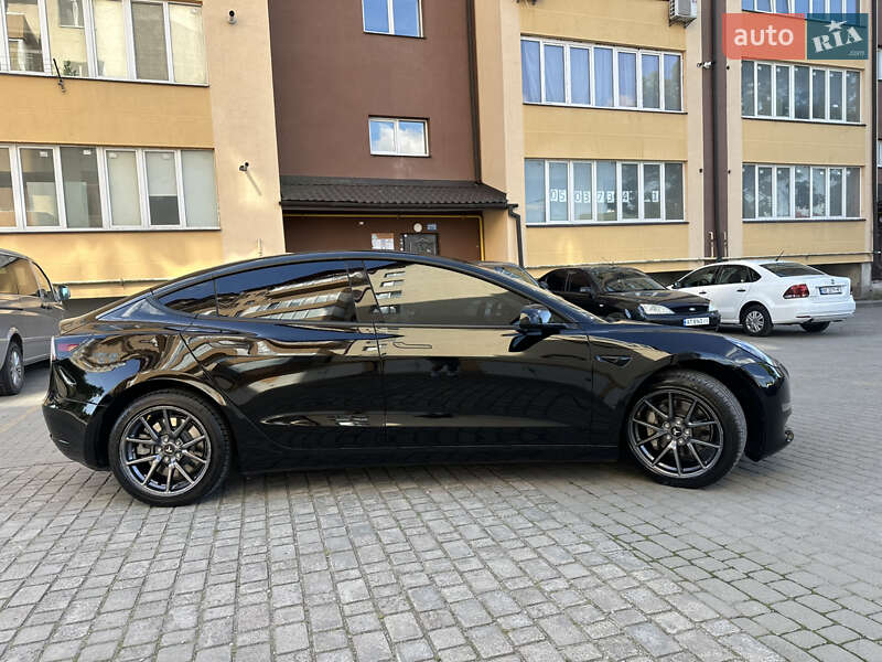 Седан Tesla Model 3 2021 в Ивано-Франковске