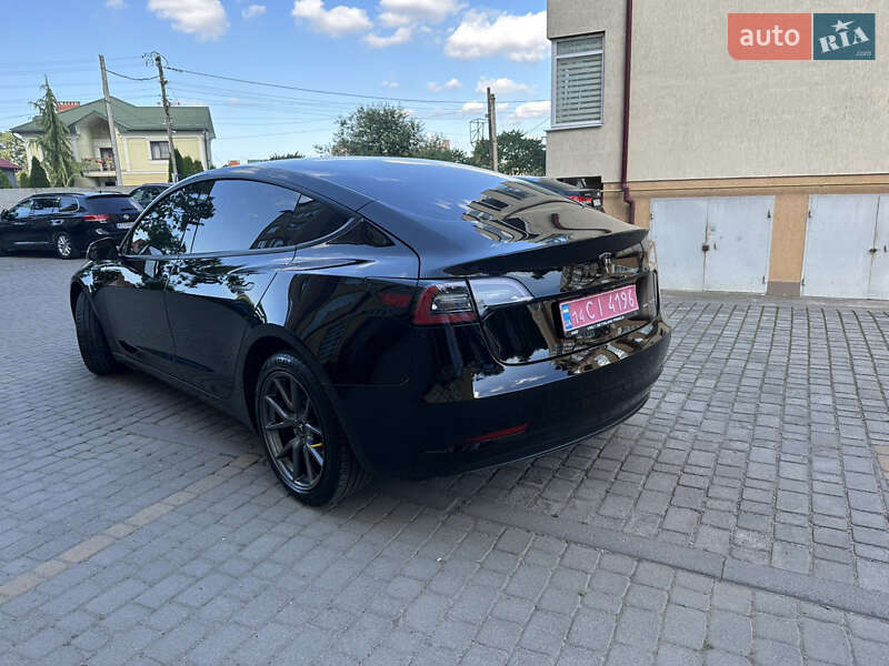 Седан Tesla Model 3 2021 в Ивано-Франковске