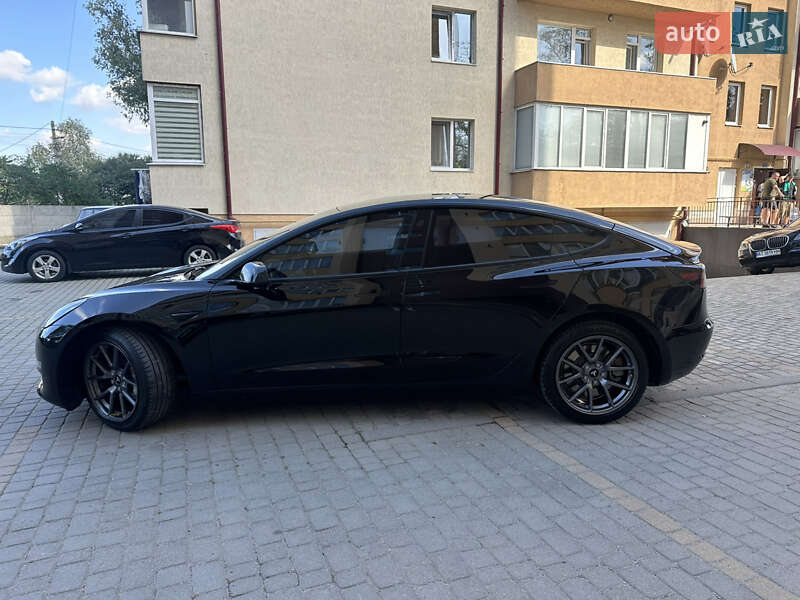 Седан Tesla Model 3 2021 в Ивано-Франковске