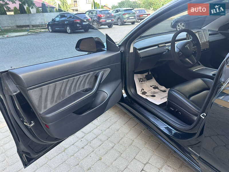 Седан Tesla Model 3 2021 в Ивано-Франковске