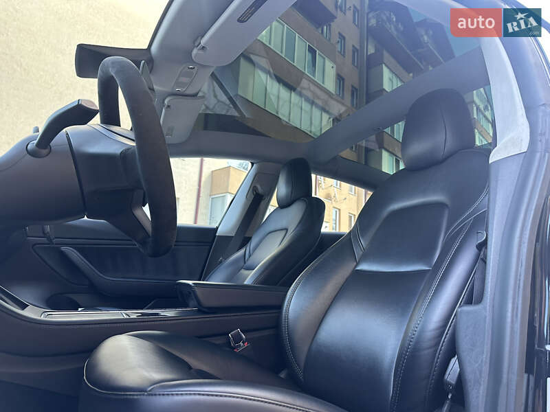 Седан Tesla Model 3 2021 в Івано-Франківську