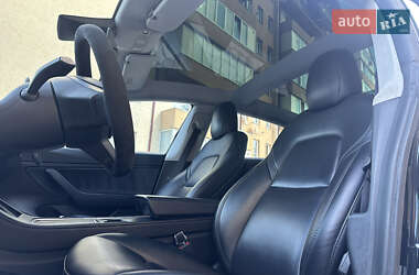 Седан Tesla Model 3 2021 в 