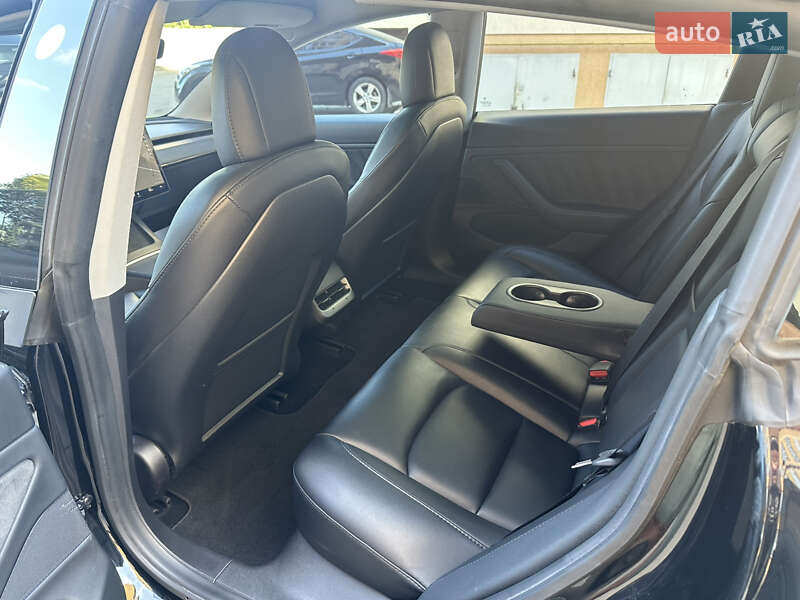 Седан Tesla Model 3 2021 в Ивано-Франковске