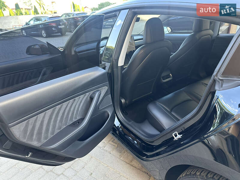 Седан Tesla Model 3 2021 в Ивано-Франковске