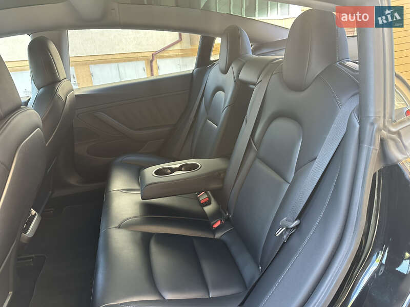 Седан Tesla Model 3 2021 в Івано-Франківську