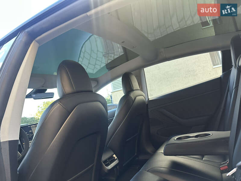 Седан Tesla Model 3 2021 в Ивано-Франковске