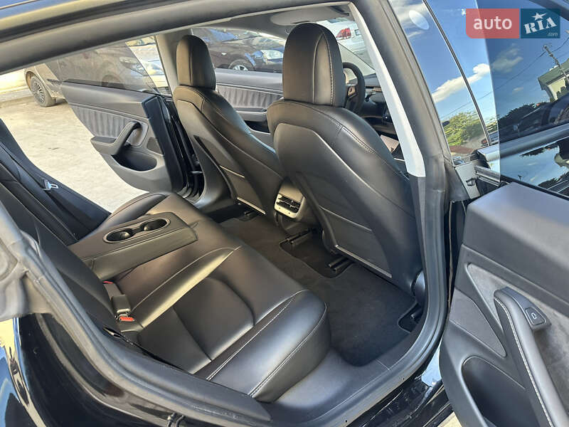 Седан Tesla Model 3 2021 в Ивано-Франковске