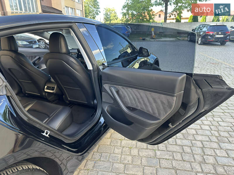 Седан Tesla Model 3 2021 в Ивано-Франковске