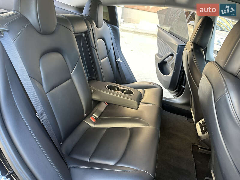 Седан Tesla Model 3 2021 в Ивано-Франковске