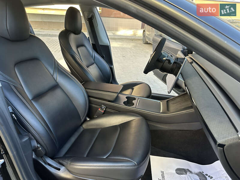 Седан Tesla Model 3 2021 в Івано-Франківську