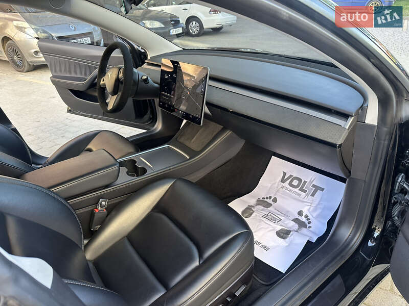 Седан Tesla Model 3 2021 в Ивано-Франковске