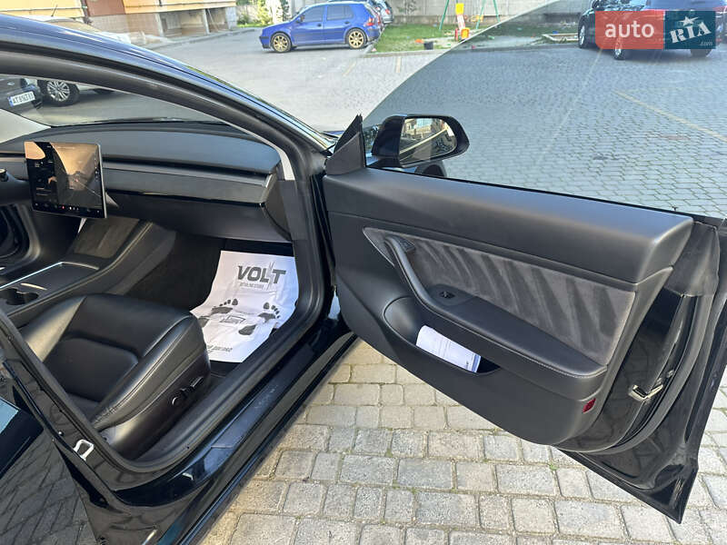 Седан Tesla Model 3 2021 в Ивано-Франковске