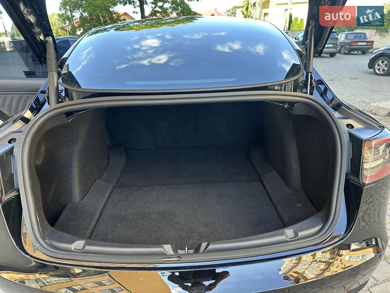 Седан Tesla Model 3 2021 в Ивано-Франковске