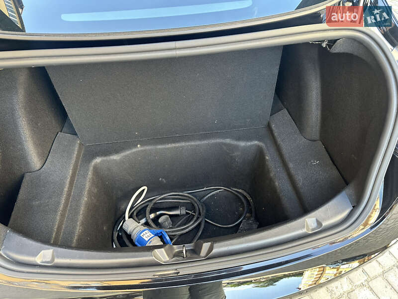 Седан Tesla Model 3 2021 в Ивано-Франковске