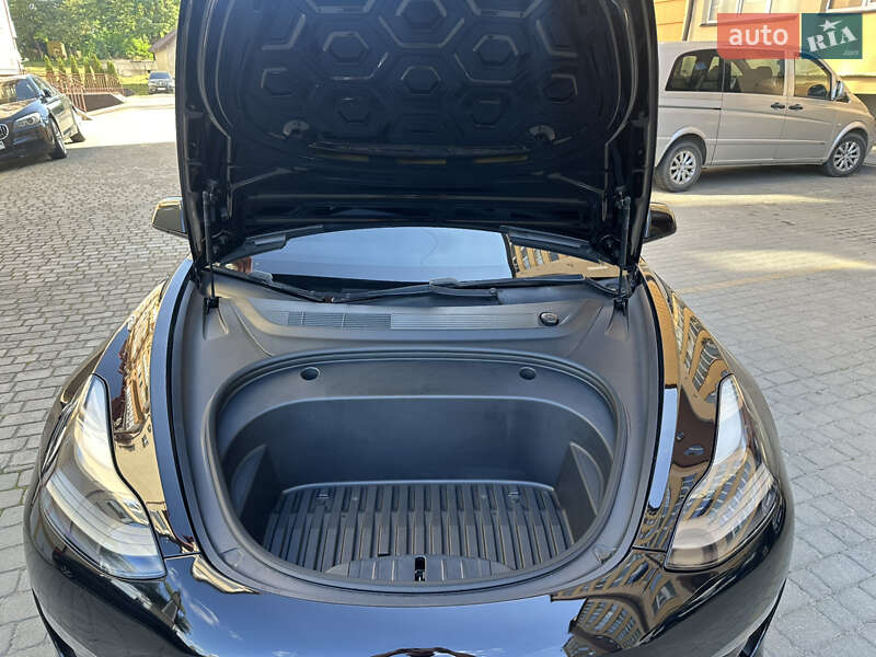 Седан Tesla Model 3 2021 в Івано-Франківську