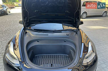 Седан Tesla Model 3 2021 в 