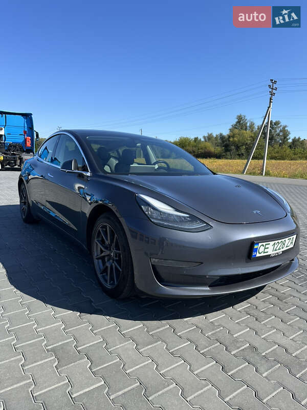 Седан Tesla Model 3 2019 в 