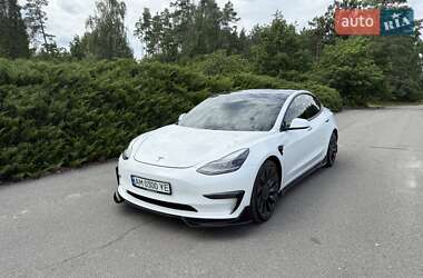 Седан Tesla Model 3 2021 в 