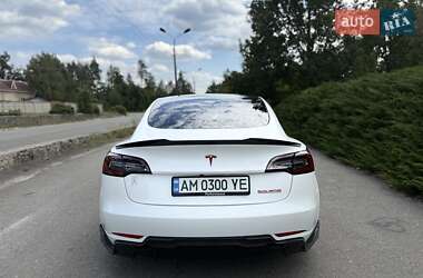 Седан Tesla Model 3 2021 в 