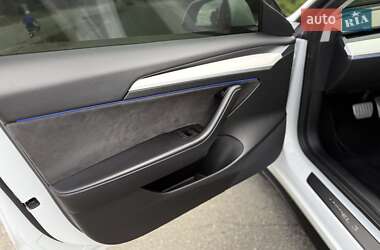 Седан Tesla Model 3 2021 в Малине