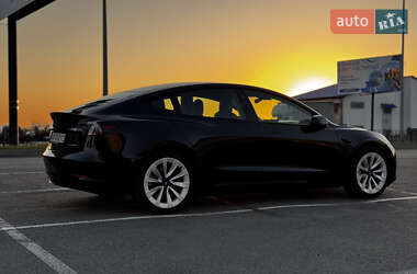 Седан Tesla Model 3 2021 в Києві